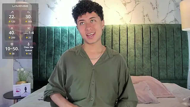 Snapshot of NoahDupont chatting on October 16, 7:55 pm NoahDupont online show from October 16, 7:55 pm