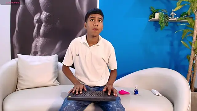 Snapshot of ender_h0t chatting on September 9, 2:05 pm ender h0t online show from September 9, 2:05 pm