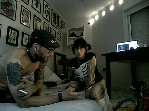 versatilxs online show from November 30, 7:21 am