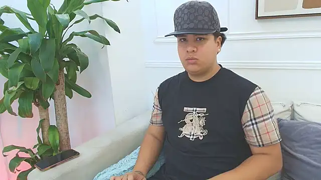 Snapshot of Naim_Bennetsex chatting on October 17, 8:13 pm Naim Bennetsex online show from October 17, 8:13 pm
