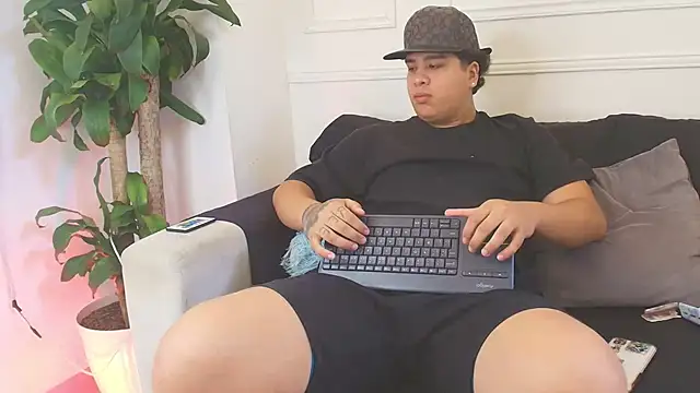Snapshot of Naim_Bennetsex chatting on October 16, 7:33 pm Naim Bennetsex online show from October 16, 7:33 pm
