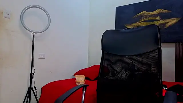 Snapshot of DylanGuss chatting on October 3, 2:22 pm DylanGuss online show from October 3, 2:22 pm
