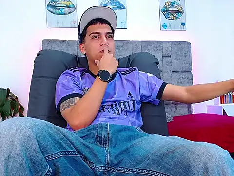 Snapshot of david_santos16 chatting on October 9, 12:59 am david santos16 online show from October 9, 12:59 am