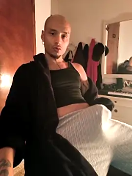 IskanderDemian online show from March 15, 6:25 pm