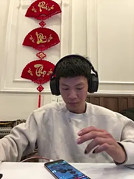 linh21107 online show from April 11, 11:36 am