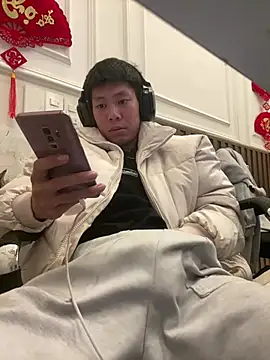 linh21107 online show from April 23, 1:57 pm