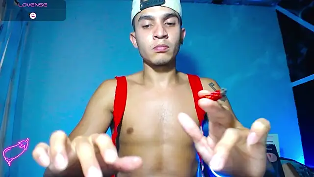 Snapshot of Angel_latinboy chatting on February 4, 9:10 pm Angel latinboy online show from February 4, 9:10 pm