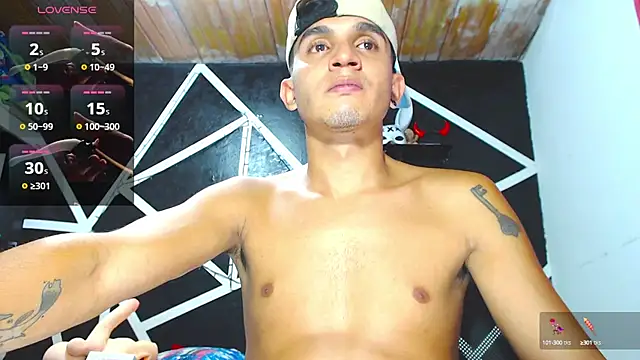 Snapshot of Angel_latinboy chatting on September 18, 12:45 am Angel latinboy online show from September 18, 12:45 am