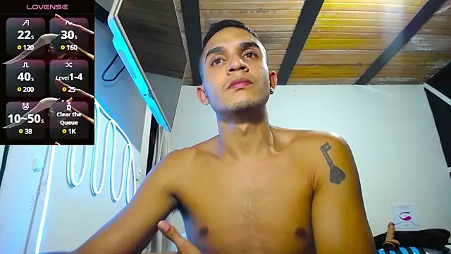 Snapshot of Angel_latinboy chatting on January 17, 1:57 am Angel latinboy online show from January 17, 1:57 am