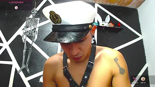 Snapshot of Angel_latinboy chatting on October 17, 10:25 pm Angel latinboy online show from October 17, 10:25 pm