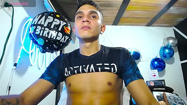 Snapshot of Angel_latinboy chatting on March 17, 10:19 pm Angel latinboy online show from March 17, 10:19 pm
