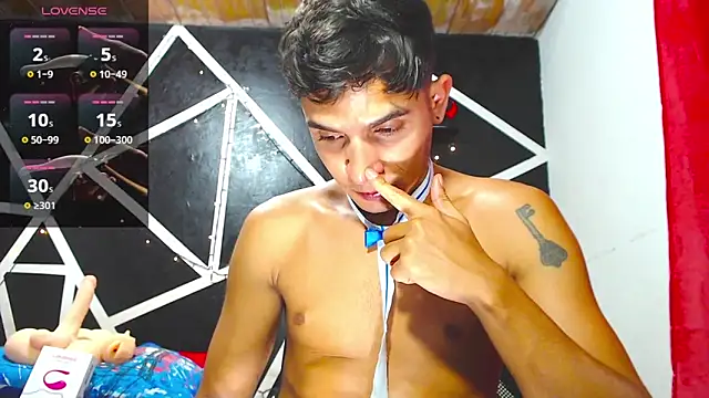 Snapshot of Angel_latinboy chatting on September 16, 9:26 pm Angel latinboy online show from September 16, 9:26 pm