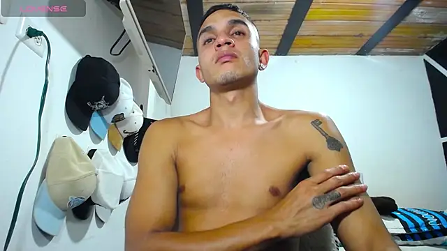 Snapshot of Angel_latinboy chatting on January 14, 2:50 am Angel latinboy online show from January 14, 2:50 am