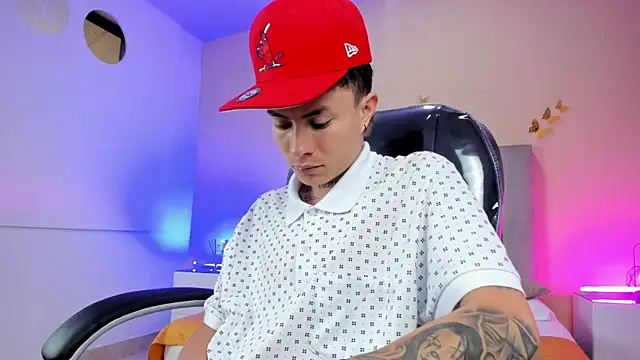 Nascary Fox online show from April 22, 2:11 pm