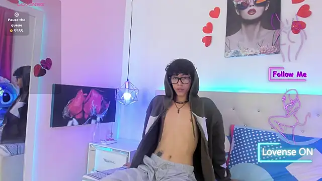 Snapshot of Thedoll_ethan7 chatting on October 15, 7:43 pm Thedoll ethan7 online show from October 15, 7:43 pm