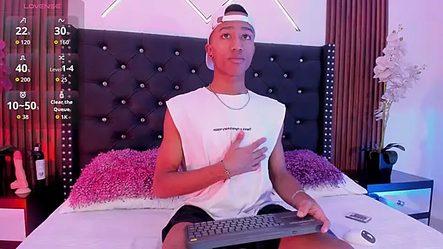 Snapshot of SammyAdams_ chatting on September 22, 7:57 pm SammyAdams online show from September 22, 7:57 pm