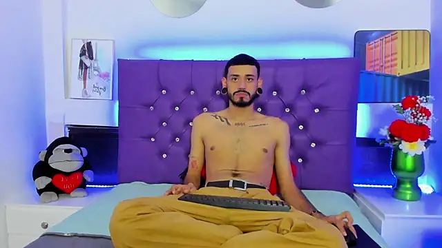 Snapshot of rolo_martinez chatting on September 19, 8:08 pm rolo martinez online show from September 19, 8:08 pm