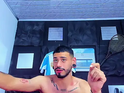 Snapshot of rolo_martinez chatting on September 14, 1:40 am rolo martinez online show from September 14, 1:40 am