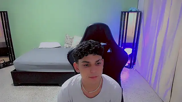 Snapshot of dilan_hott_ chatting on September 19, 9:14 pm dilan hott online show from September 19, 9:14 pm