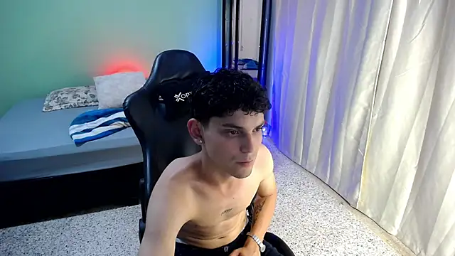 Snapshot of dilan_hott_ chatting on September 26, 8:28 pm dilan hott online show from September 26, 8:28 pm