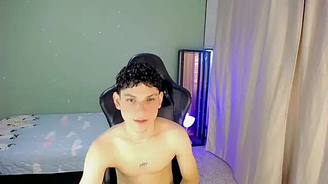 dilan hott  online show from November 24, 6:20 pm