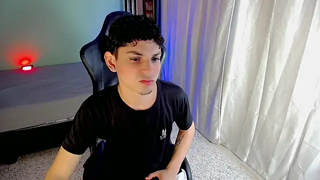 Snapshot of dilan_hott_ chatting on October 3, 8:36 pm dilan hott online show from October 3, 8:36 pm