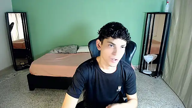 Snapshot of dilan_hott_ chatting on September 8, 8:41 pm dilan hott online show from September 8, 8:41 pm