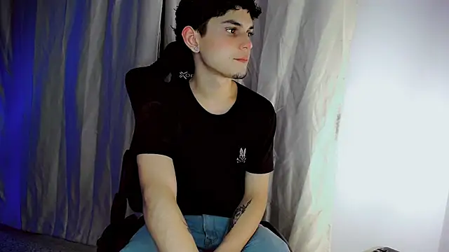 Snapshot of dilan_hott_ chatting on October 8, 11:53 pm dilan hott online show from October 8, 11:53 pm
