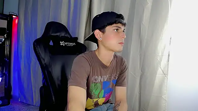 Snapshot of dilan_hott_ chatting on October 17, 12:36 am dilan hott online show from October 17, 12:36 am