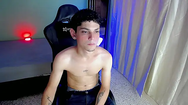 Snapshot of dilan_hott_ chatting on October 4, 8:46 pm dilan hott online show from October 4, 8:46 pm