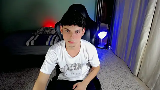Snapshot of dilan_hott_ chatting on October 2, 8:13 pm dilan hott online show from October 2, 8:13 pm