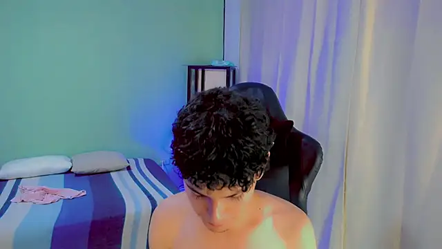 Snapshot of dilan_hott_ chatting on September 13, 9:27 pm dilan hott online show from September 13, 9:27 pm