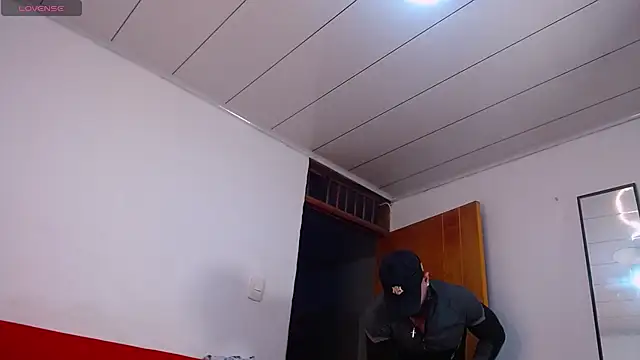 tommyblessd1 online show from April 21, 5:46 am