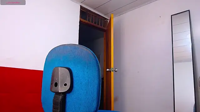 tommyblessd1 online show from April 24, 6:16 am