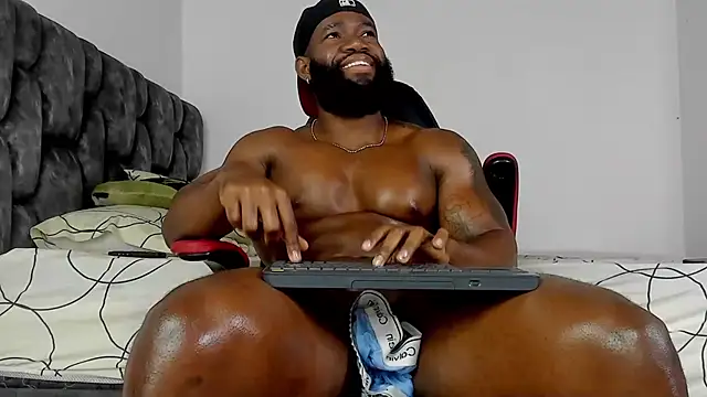 Snapshot of james_musclebbc chatting on October 5, 2:21 pm james musclebbc online show from October 5, 2:21 pm