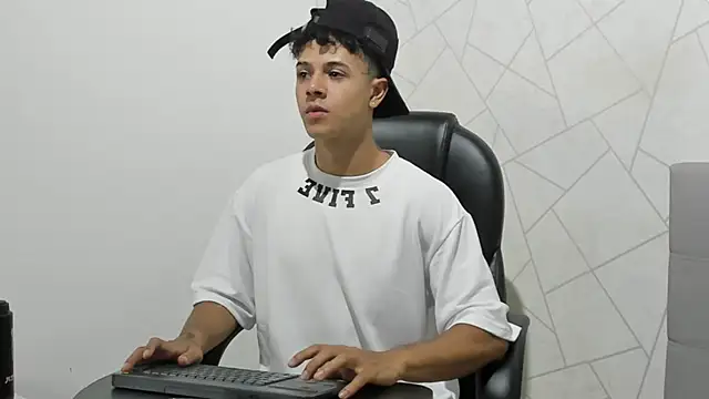 Alex Colton7 online show from November 28, 3:53 am