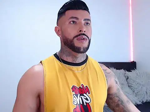 andrea de lucaa online show from October 6, 1:21 am