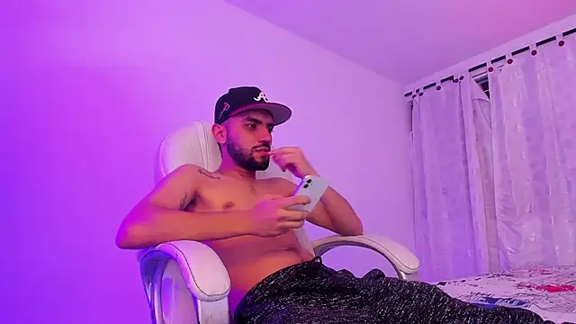 Snapshot of Jeremyy_Boy chatting on September 23, 4:45 am Jeremyy Boy online show from September 23, 4:45 am