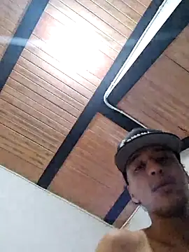 Santi2323xxX online show from May 3, 11:28 pm