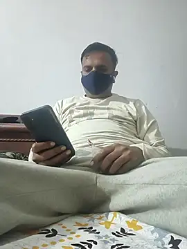 vardh033 online show from December 5, 4:14 pm