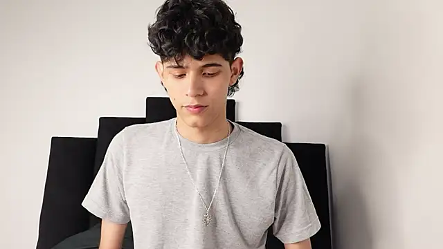 Snapshot of alexmark_ chatting on September 11, 7:13 pm alexmark online show from September 11, 7:13 pm
