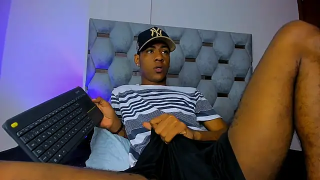 tiago xxx  online show from October 7, 9:41 pm