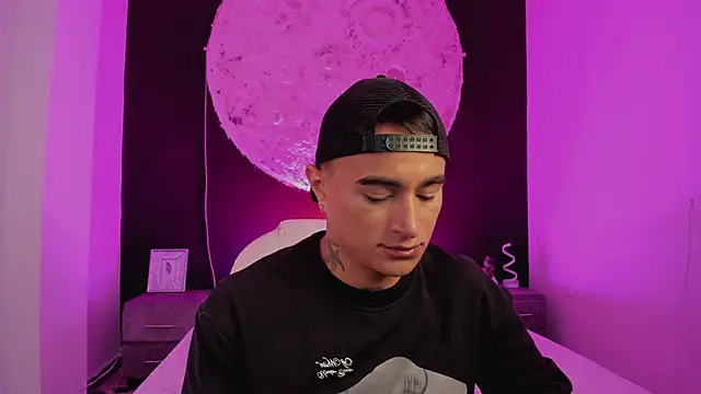 Snapshot of LiamDeep chatting on September 15, 5:53 am LiamDeep online show from September 15, 5:53 am