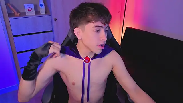 onlinenico online show from October 24, 8:10 pm