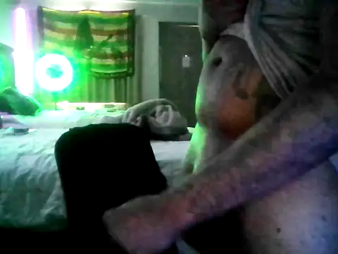 hisandhers4u online show from April 20, 9:28 pm