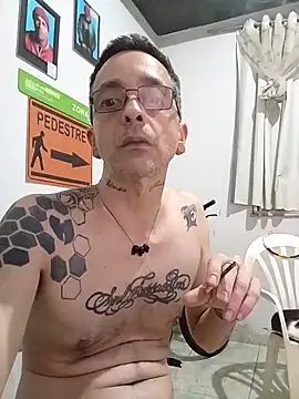 Snapshot of dinho_carioca chatting on October 6, 6:56 pm dinho carioca online show from October 6, 6:56 pm