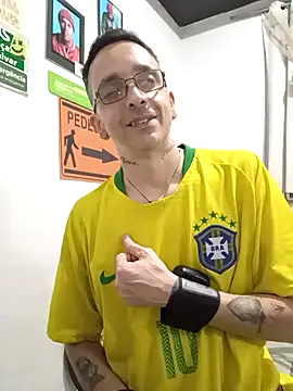 Snapshot of dinho_carioca chatting on October 12, 1:32 am dinho carioca online show from October 12, 1:32 am