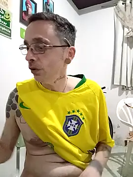 Snapshot of dinho_carioca chatting on October 1, 9:30 pm dinho carioca online show from October 1, 9:30 pm