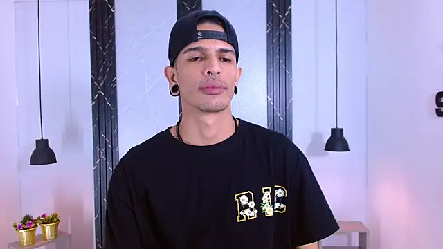 Snapshot of Franvill_Trato chatting on September 29, 7:32 pm Franvill Trato online show from September 29, 7:32 pm