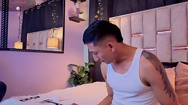 Snapshot of oliver_mr_ chatting on September 19, 8:19 pm oliver mr online show from September 19, 8:19 pm